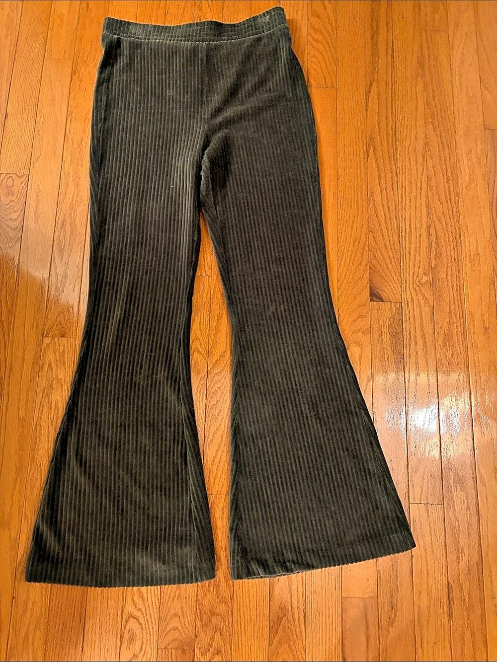 Aerie velour wide Leg Pants ribbed stretch in dark green Med/short runs long.